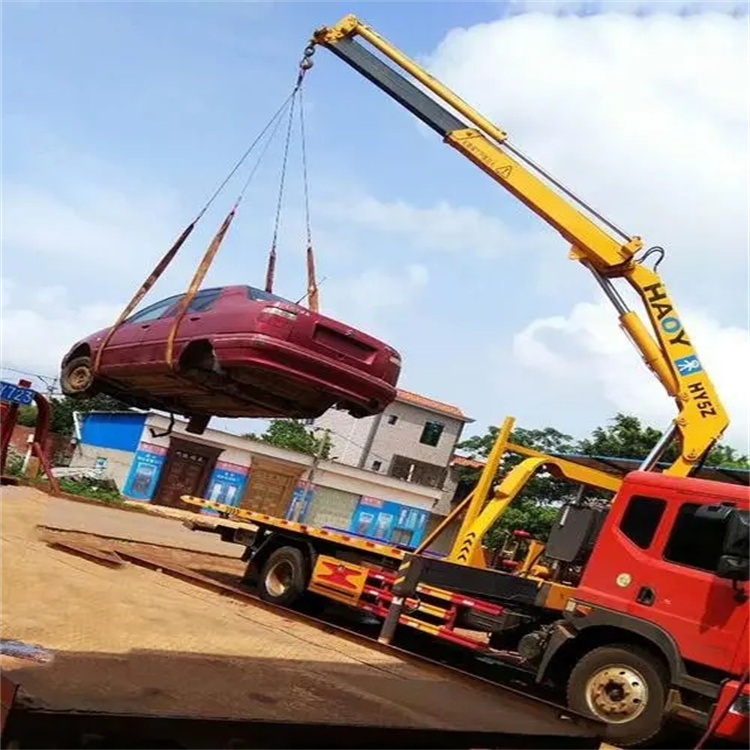 彭泽县吊车吊汽车的正确方法